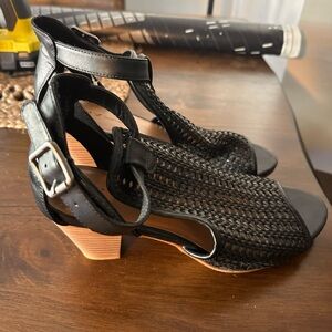 Denver Hayes sandals never worn